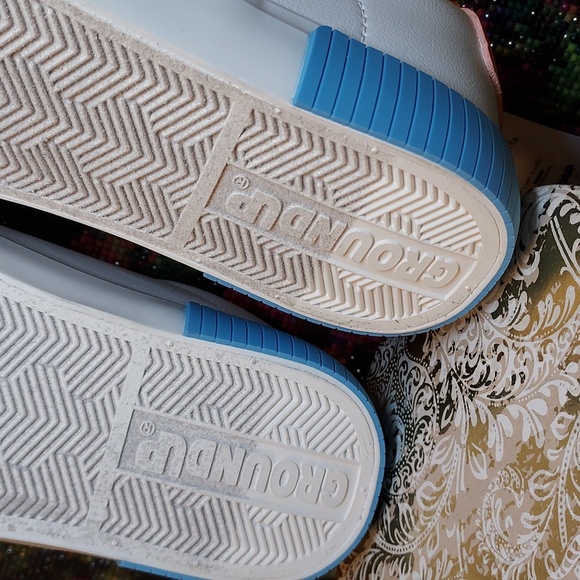 Womens Bluey & Bingo Court Sneakers - Picture 9 of 11